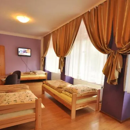 Dworek Slepowron Bed and breakfast